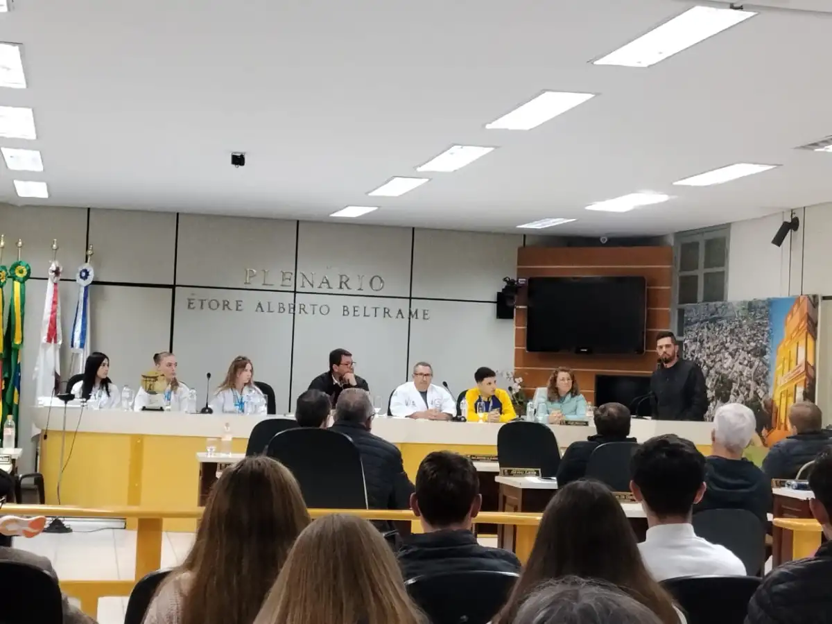 Academia Dragões do Oriente Recebe Homenagem