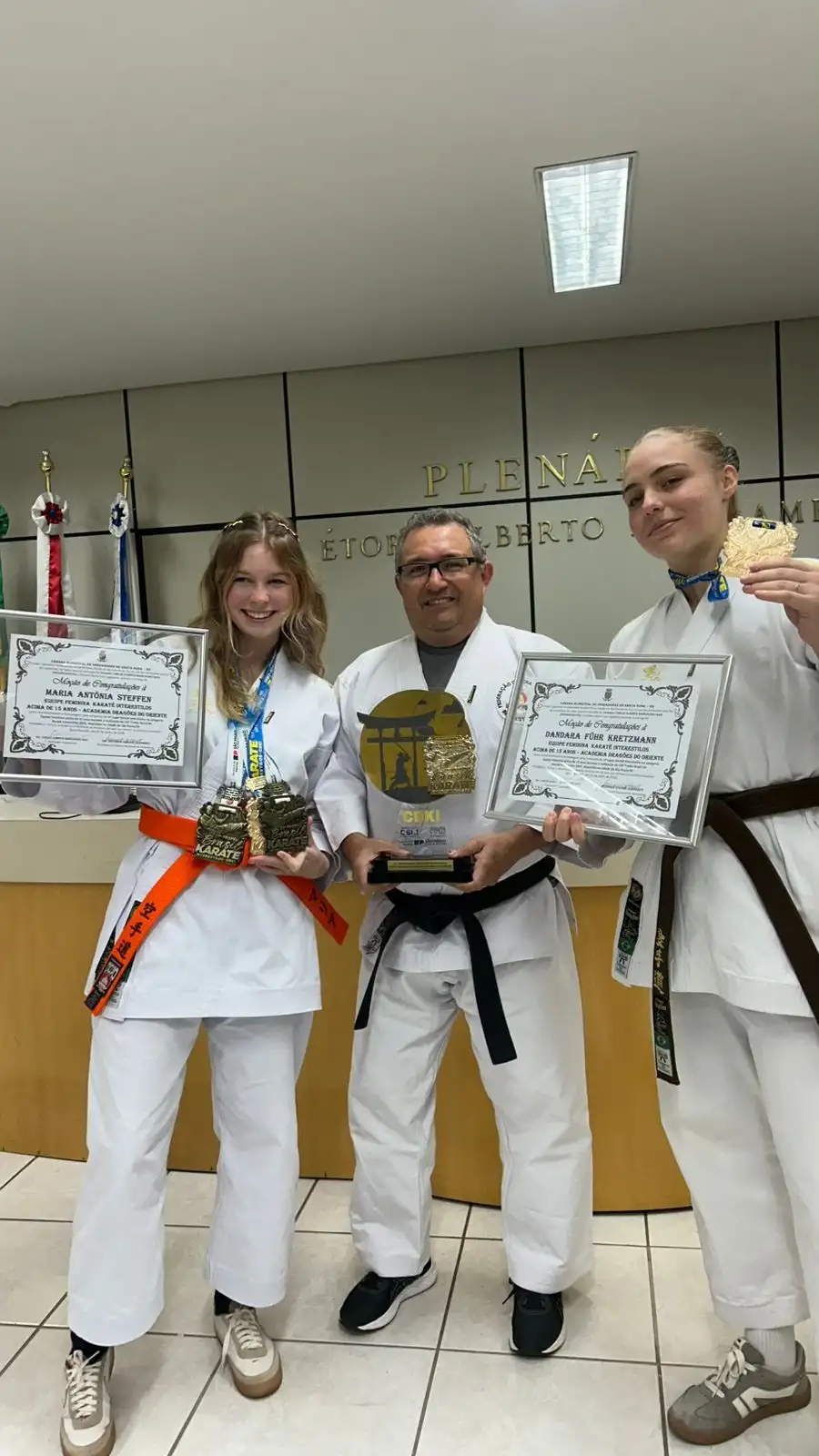 Academia Dragões do Oriente Recebe Homenagem