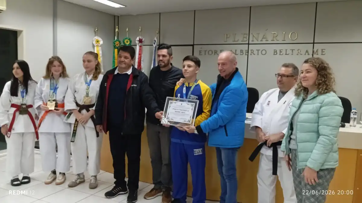 Academia Dragões do Oriente Recebe Homenagem