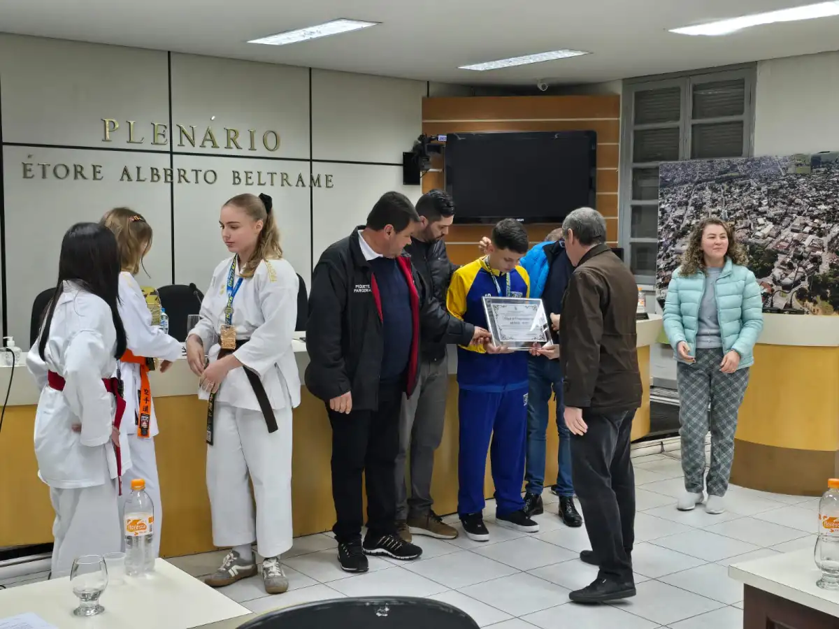 Academia Dragões do Oriente Recebe Homenagem